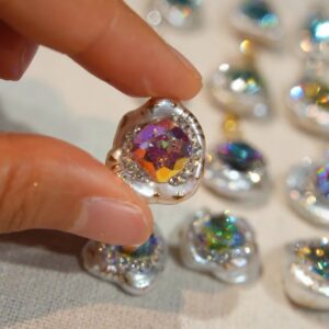 Iridescent Metallic Pink pearl pendant detail