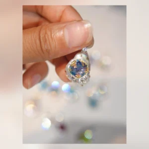 VELRI Sparkling White Baroque Pearl Pendant